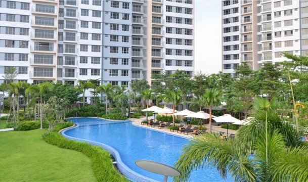 Ảnh thực tế hồ bơi và các tháp Palm Heights trong khu đô thị Palm City, nguồn Batdongsan.com.vn